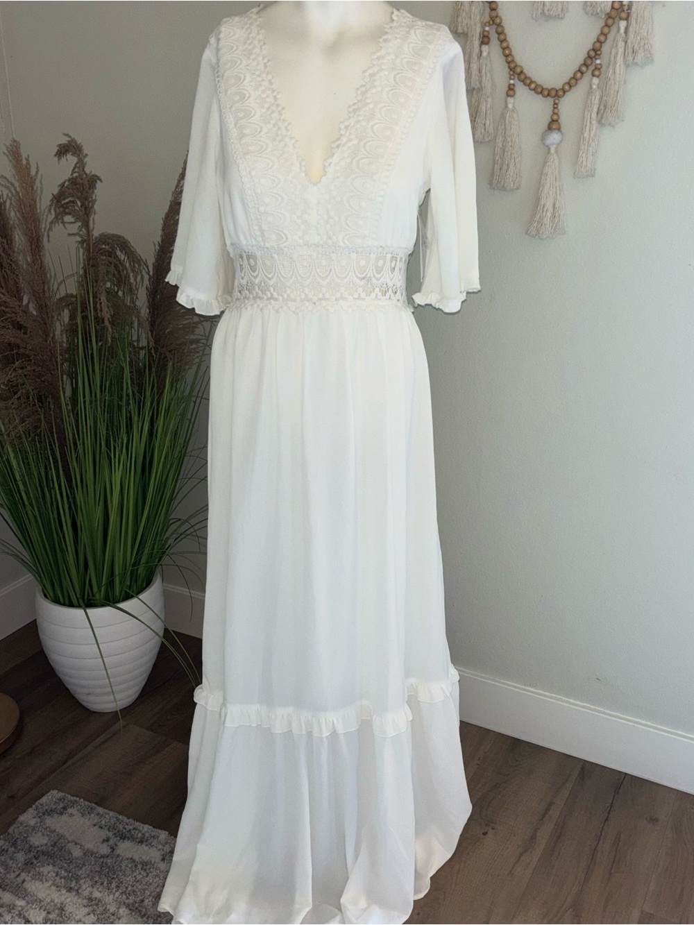 Premier Amour NWT Off White Crochet Lace Boho Maxi Dress Tiered Hem Size 6